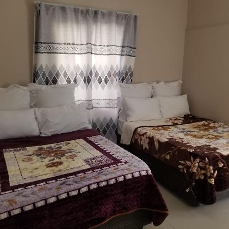 Pinto City Motel Kempton Park Eksteriør billede