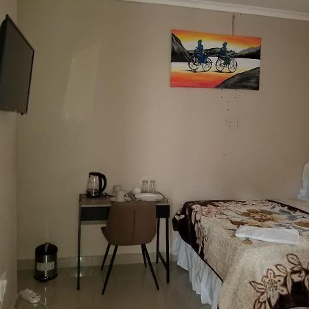 Pinto City Motel Kempton Park Eksteriør billede