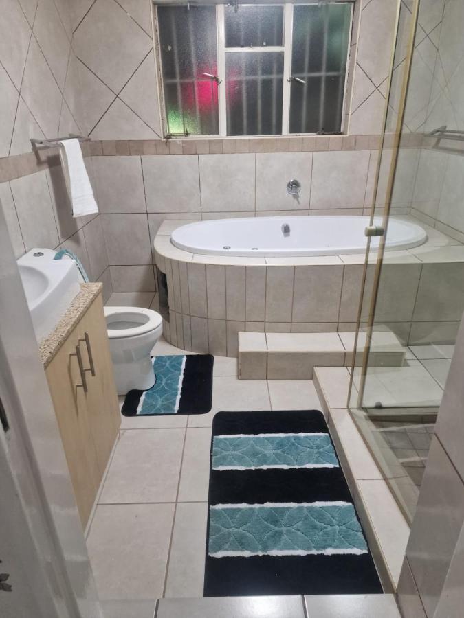 Pinto City Motel Kempton Park Eksteriør billede