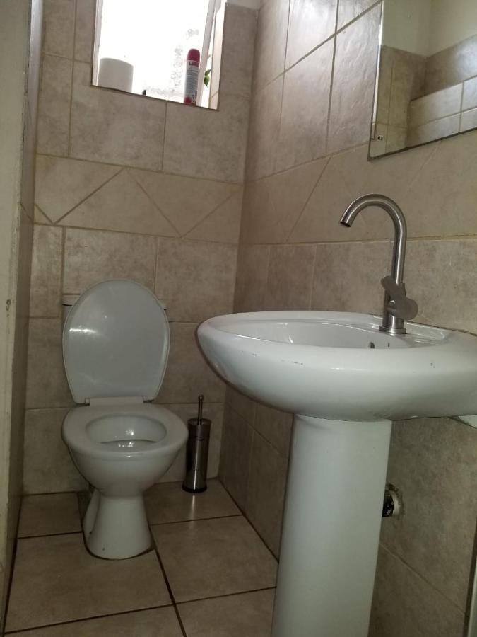 Pinto City Motel Kempton Park Eksteriør billede